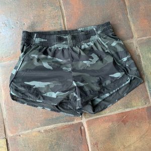 NWOT Athleta Printed Mesh Racer Run Short 4”